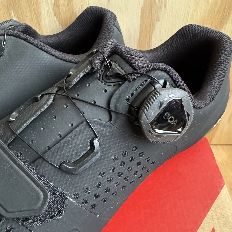 NOVO Sapato de Ciclismo de Estrada Specialized Torch 2.0 Carbono Preto 37 UE 5 EUA BOA - Imagem 2 de 4