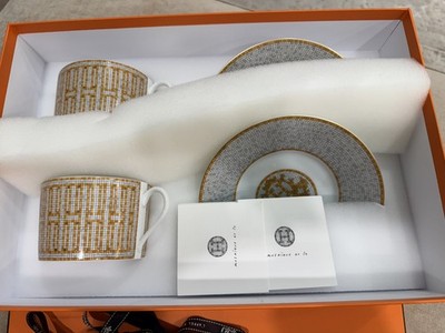 HERMES MOSAIQUE AU 24 GOLD Pair Of Tea Cups & Saucers 26016P BRAND NIB