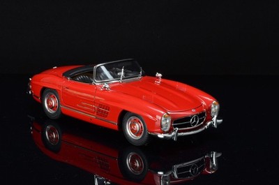 CMC Mercedes-Benz 300 SL Roadster red / black Limited Edition 1500 pcs. - 1/18