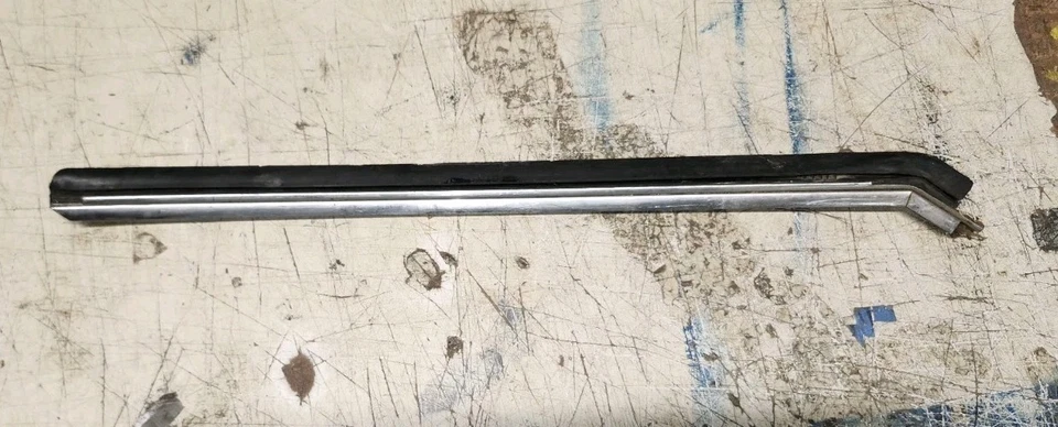 1969 Ford Torino Fairlane Cyclone Dr RH Door Window Glass Molding Trim - Image 3 of 4