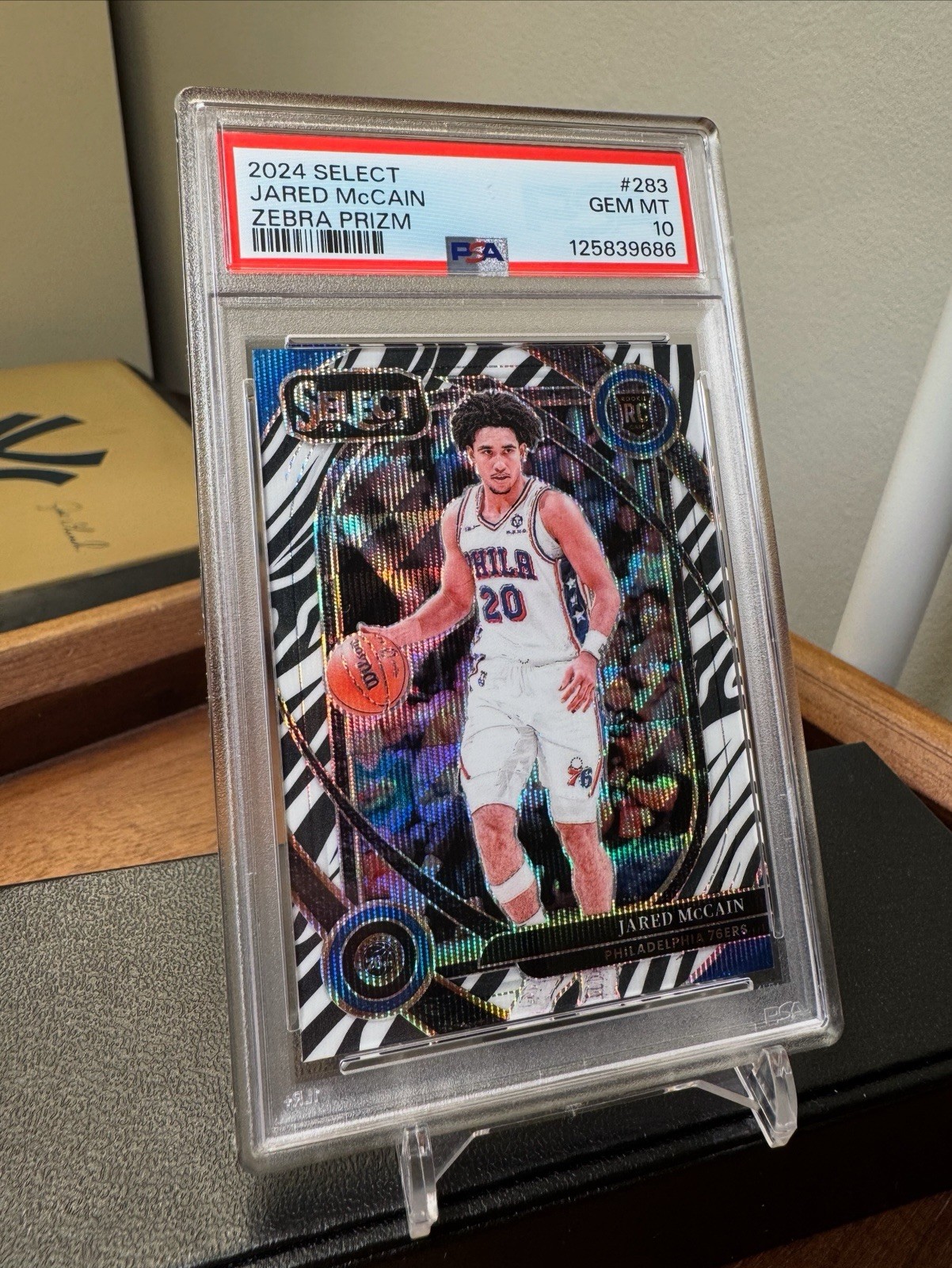PSA 10! 2024 Select Zebra Prizm Courtside SSP Jared McCain Rookie RC #283