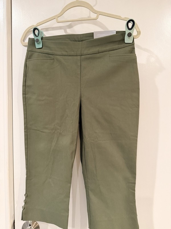 Chicos So Slimming Brigitte Slim leg pull on  Pants Olive green Size 0/US 4