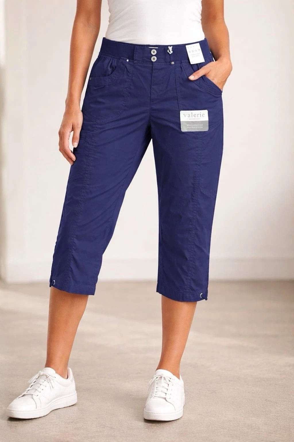 Dash solid cotton pull on front and back pockets elastic waist belt loops Capri
Opens in a new windo