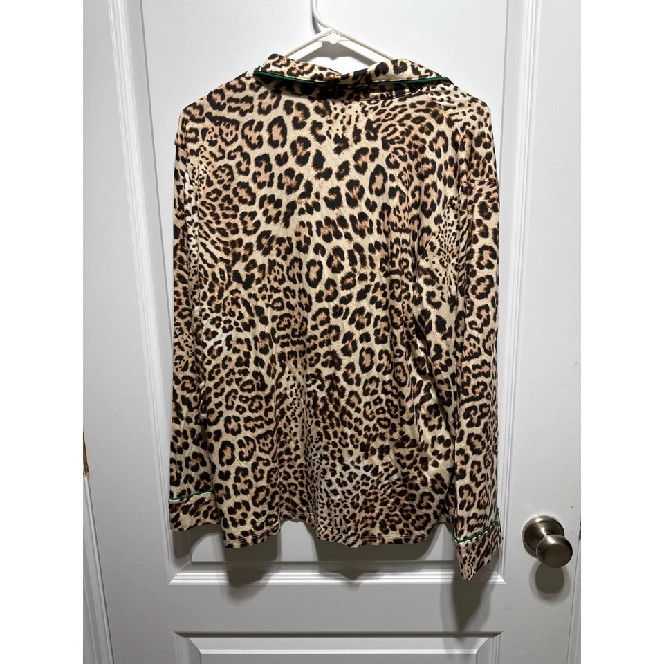 NUEVO con ETIQUETAS Aerie Estampado de Leopardo Manga Larga Pijama Top Abotonado Borde Verde Pequeño Foto 4 de 4