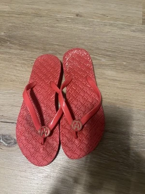 Tommy Hilfiger Flip Flops Zehentrenner Gr.(US 6) D-36,5-37 .Metal TH Logo. NEU! - Bild 1 von 2