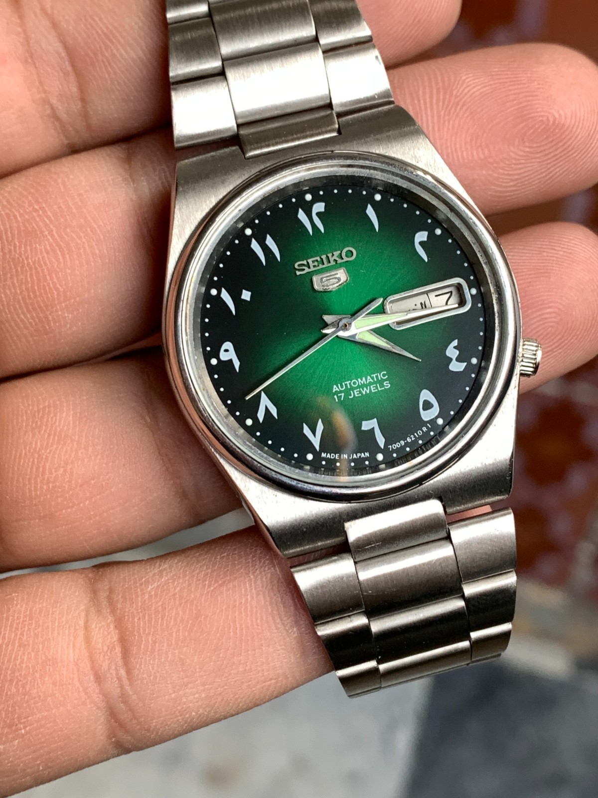 Automatic for Seiko men (Dial Day/Date 5 vintage Change) 7009 watch movement - VintageWatches.PK Automatic for Seiko men (Dial Day/Date 5 vintage Change) 7009 watch movement - vintagewatches.pk