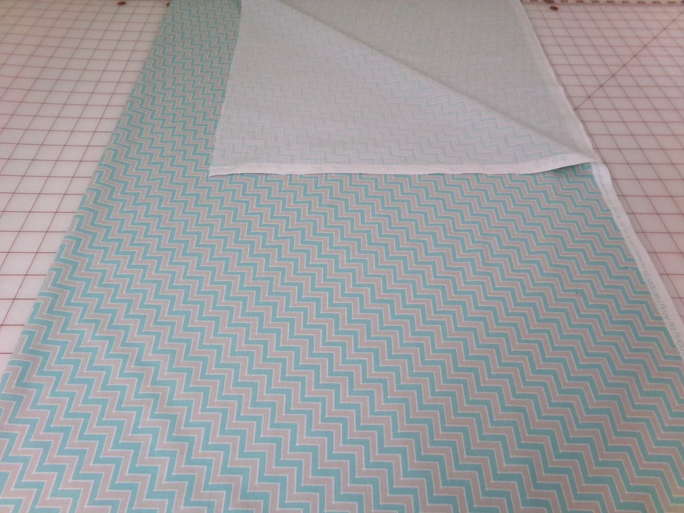 Tela de vidrio Henry Sweet Harmony #9599 de Amy Hamberlin aprox. 38x43. D25-2232 Foto 4 de 4