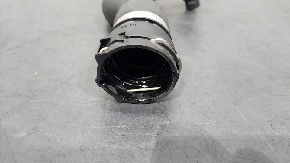 ✅ 07-13 OEM BMW E90 E92 E93 335 335is Motor Radiador Manguera de refrigerante superior Foto 4 de 4