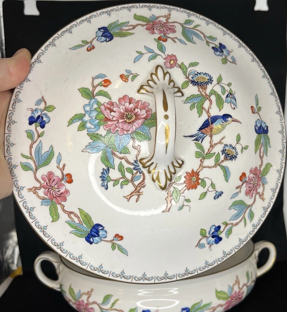 RARE AYNSLEY BONE CHINA PEMBROKE ROUND COVERED VEGETABLE DISH DISCONTINUED