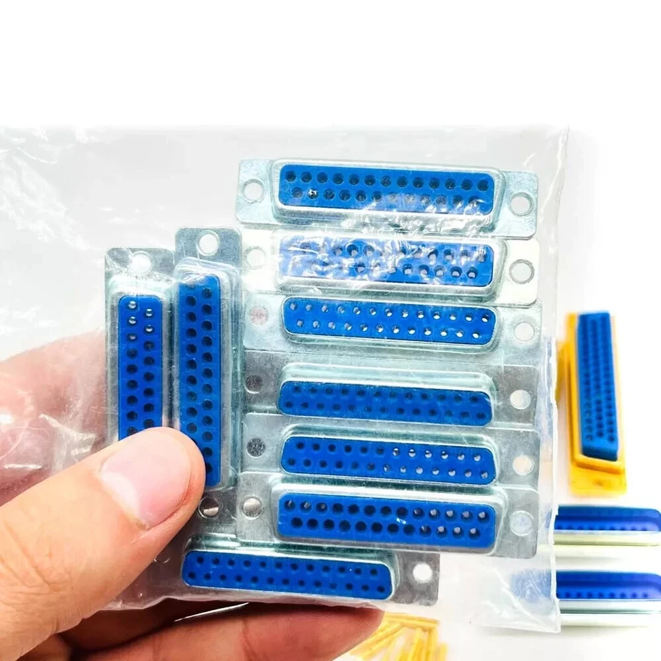 13 pcs Assorted D-Sub Connectors 206805-2, 206063-4, 311P409-5S-B-12 w/ Contacts - Image 3 of 4