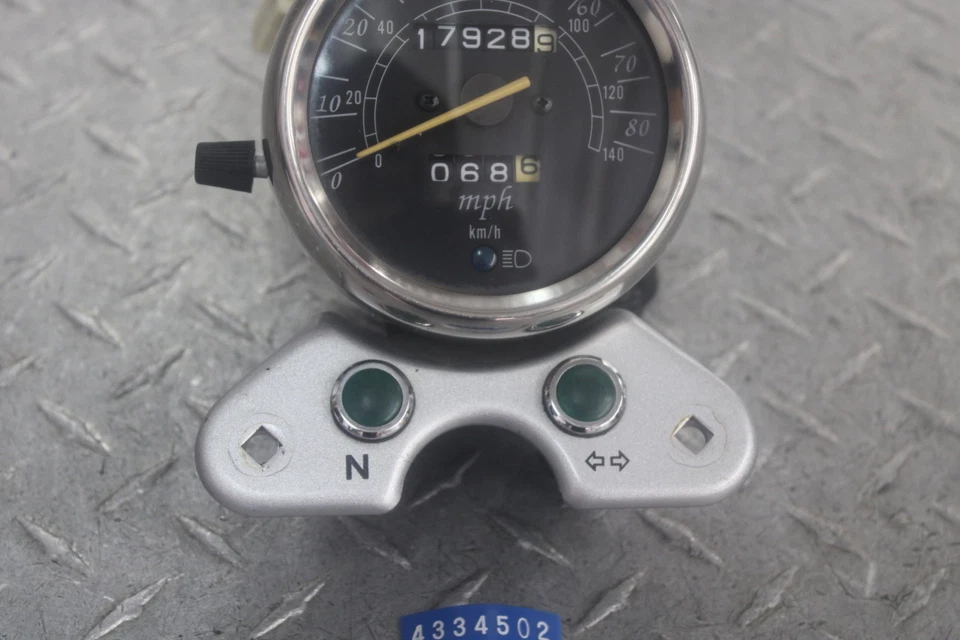 2004 SUZUKI GZ250 GAUGES METER SPEEDO TACH  34110-13F40 17,928 MILES - Image 3 of 4