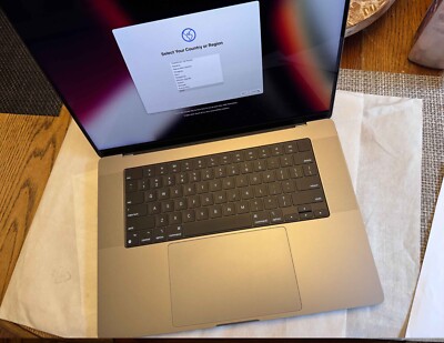 Apple MacBook Pro M1 Max 32GB RAM 1TB SSD 16'' (2021) rebuild by Apple. 