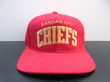 VINTAGE Kansas City Chiefs Hat Cap Snap Back Red Football Arch Logo Starter Mens