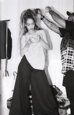 RIHANNA 2016 ANTI WORLD TOUR CONCERT PROGRAM BOOK BOOKLET & SLEEVE