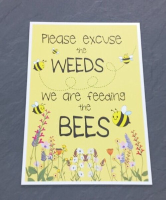 BIENENSCHILD - ENTSCHULDIGEN SIE DAS UNKRAUT FÜTTERN SIE DIE BIENEN OUTDOOR GARTEN - METALL - GRÖSSE A5
