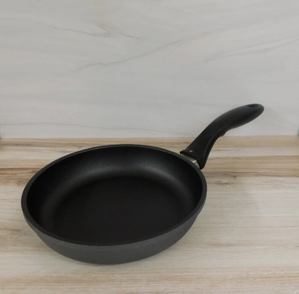 Swiss Diamond HD Classic Nonstick Fry Pan, 8 Inch - New
Opens in a new window or tab