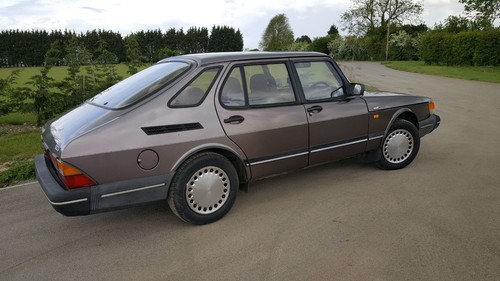 Saab 900 2.0i Manual New MOT, Just serviced, Really smooth drive LOW MILEAGE - Picture 2 of 9