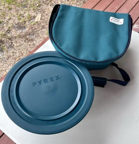 Pyrex Portables To Go 4.5 Qt Bowl with Green Insulated Hot/Cold Travel Bag