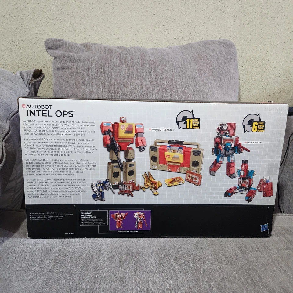 Transformers Platinum Edition Autobot Intel Ops - G1 Blaster & Perceptor - New - Image 2 of 4