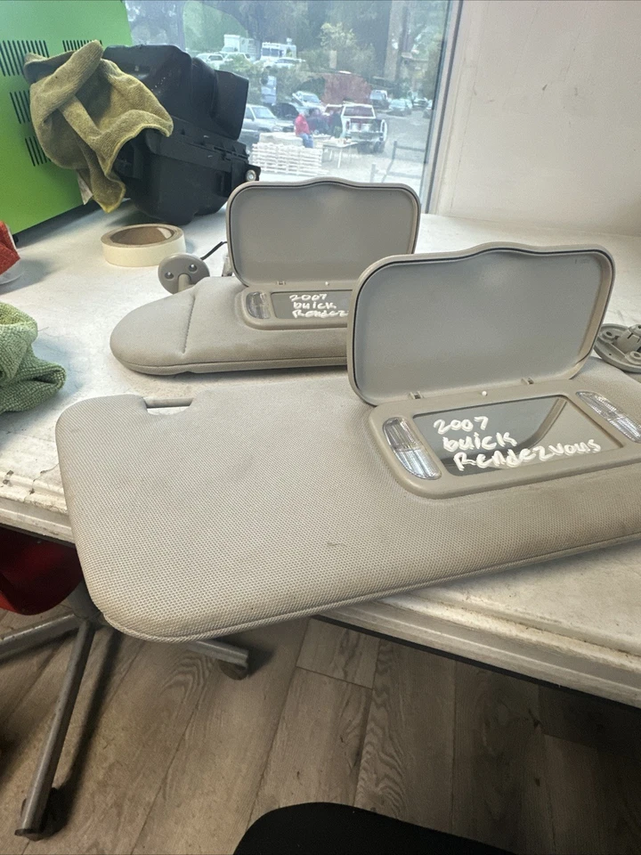 Buick Rendezvous 2007 - Visera bronceada izquierda derecha parasoles extensibles Foto 3 de 4