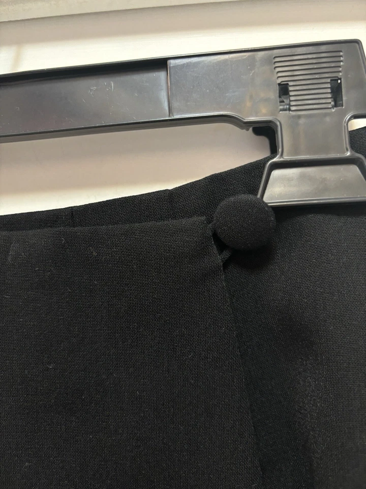 Falda deportiva Geoffrey Beene negra envolvente a presión para mujer talla 4” Foto 2 de 4