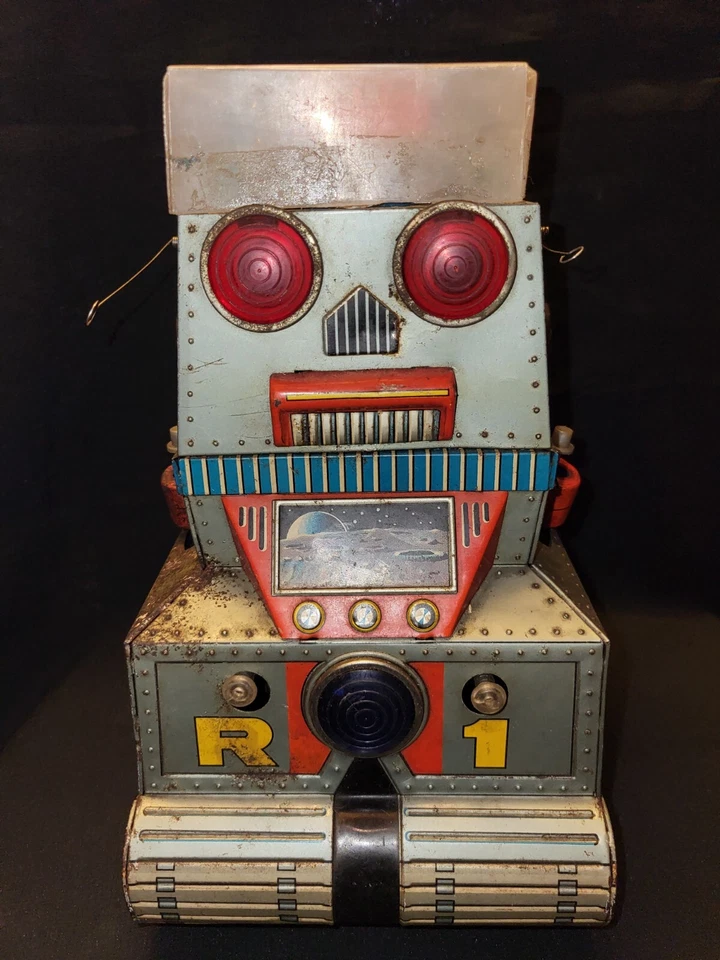 VINTAGE OLD TANK SHAPE BATTERY-OPERATED TIN TOY ROBOT R 1 NAMURA JAPAN RARE 1960 - Image 2 of 4