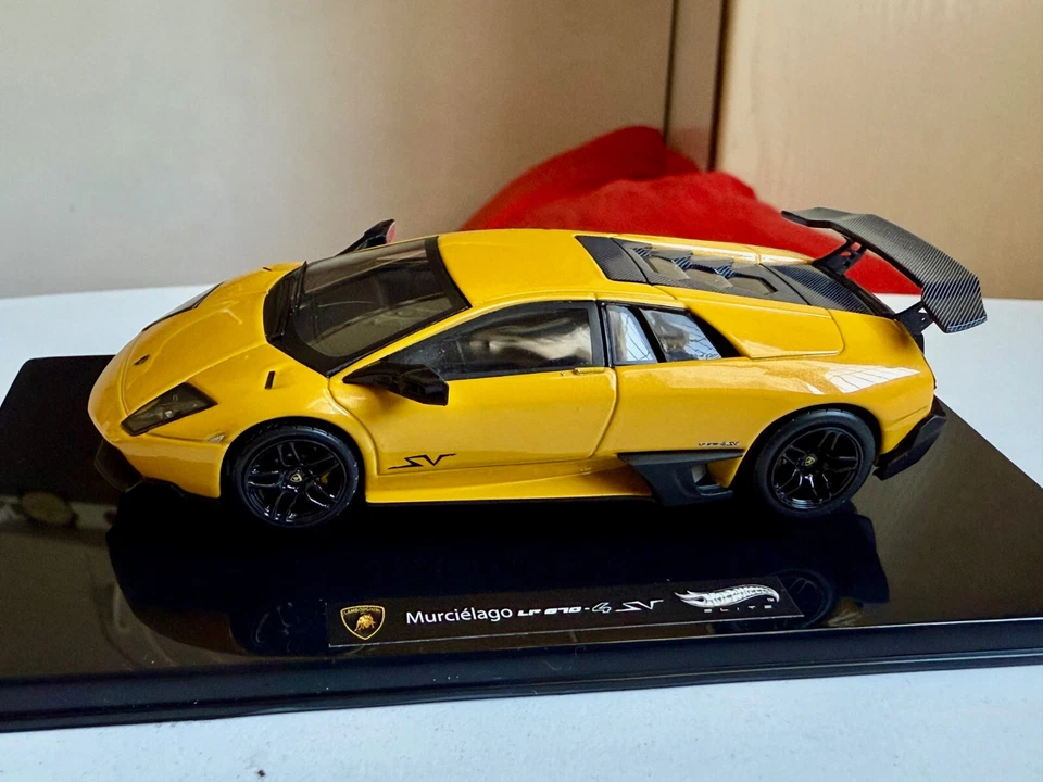 HOT WHEELS ELITE T6934 LAMBORGHINI MURCIELAGO 670-4 SV GIALLO MET. 1/43 - Immagine 2 di 4