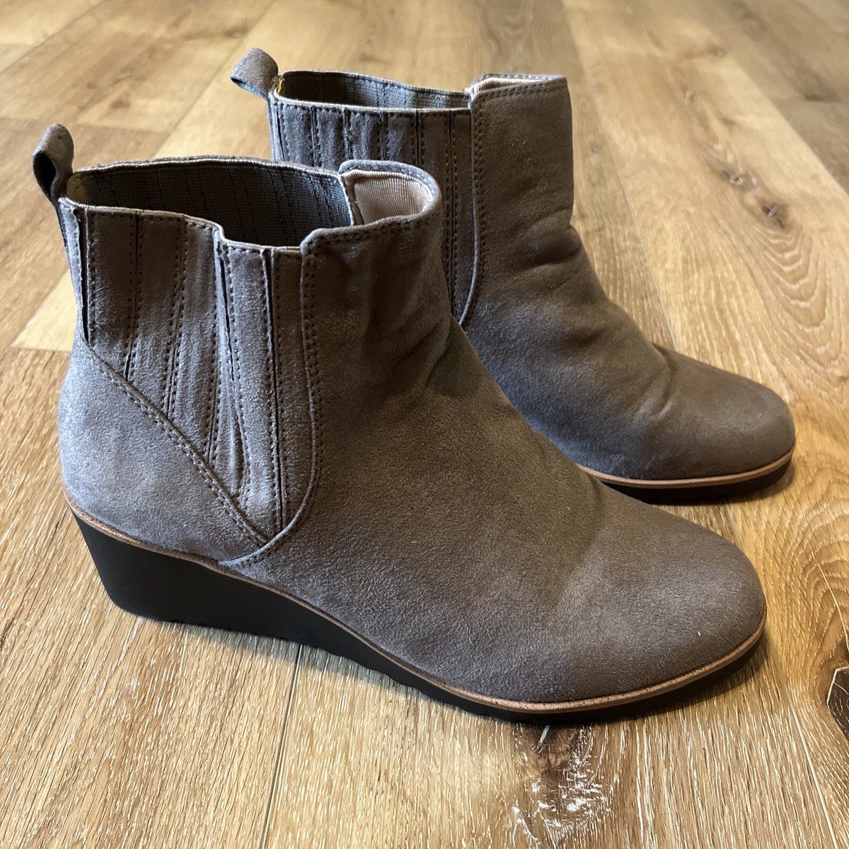 Lifestride Women’s 9M Grey Zenith Ankle Faux Suede Booties Boots Wedge Heel