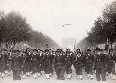Frankreich Paris Militärparade Champs Elysees Flugzeug fliegend altes Foto 1930