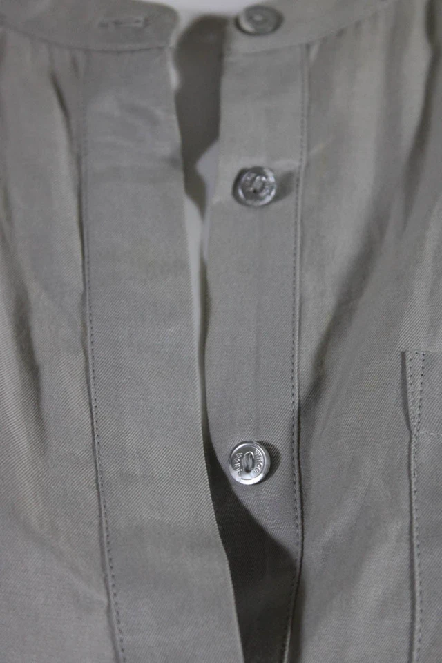 Mameluco de una pieza gris Vince Cupro sin mangas con botones cuello en V talla 2 Foto 4 de 4