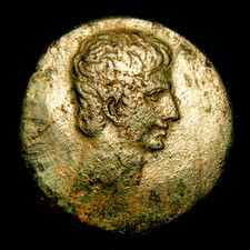 &AElig; 'Sestertius' (Pergamon ?) Augustus C&aelig;sar Rv Large CA in Wreath 26.99 grs 33mm