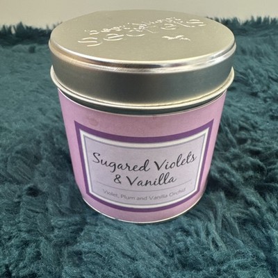Best Kept Secrets Zuckerveilchen & Vanille Blechdose Kerze 240g Brandneu
