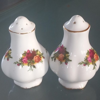 Royal Albert Old Country Roses 3'' Salz und Pfefferstreuer.