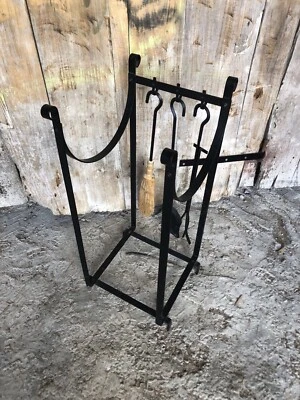 Porte Bûches Fer Forgé + 3 Ustensiles Pince Pelle Balai Vintage #A191 - Photo 1/4