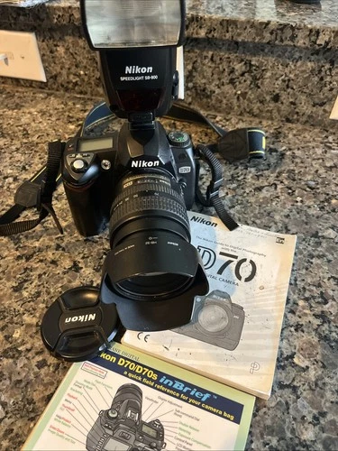 NIKON D70 Digital Camera AF-S DX ZOOM NIKKOR 18-70mm f/3.5-4.5 Lens &Speedlight