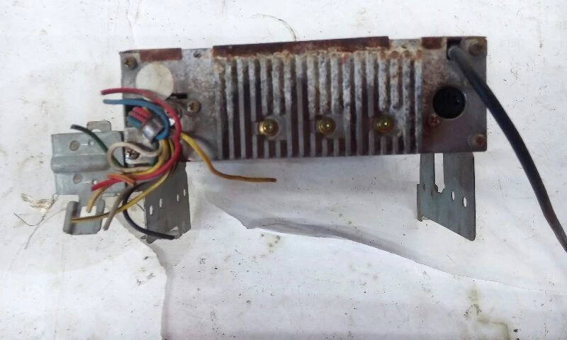 85-86 Subaru GL радио 3 двери VIN G 5-значный  - Изображение 3 из 3