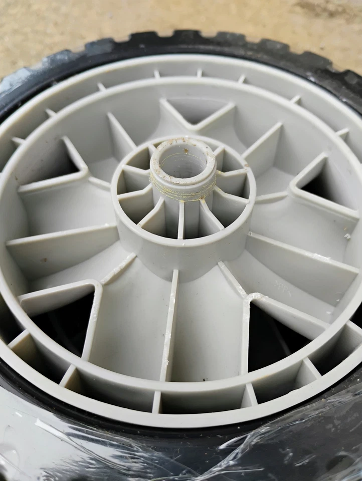 2x Homelite 099077001502 Wheels - Image 3 of 4