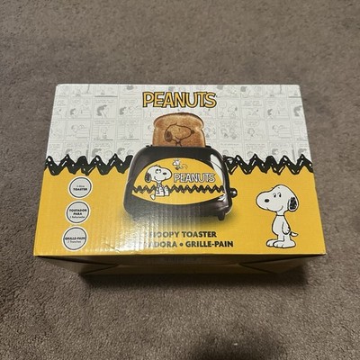 Peanuts Snoopy Two-Slice Toaster by Uncanny Brands - Used