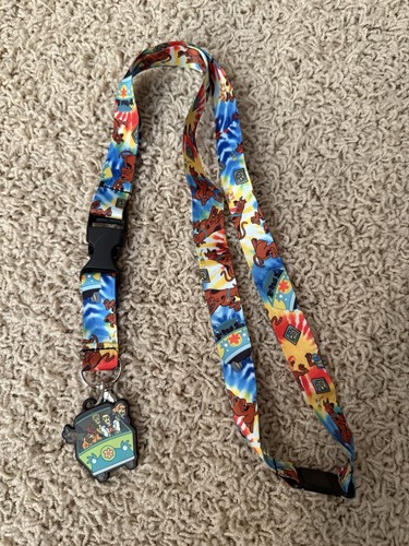 Scooby Doo Batik Schlüsselband Schlüsselanhänger Ausweishalter Mystery Machine Gummi Anhänger - Bild 1 von 6