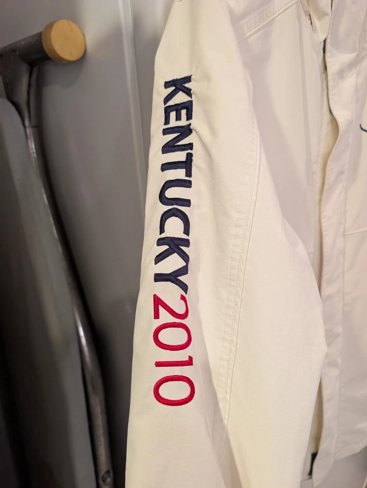 Chaqueta Abrigo World Equestrian Games 2010 EE. UU. Oficial USEF Talla Pequeña ¡Perfecto! Foto 3 de 4