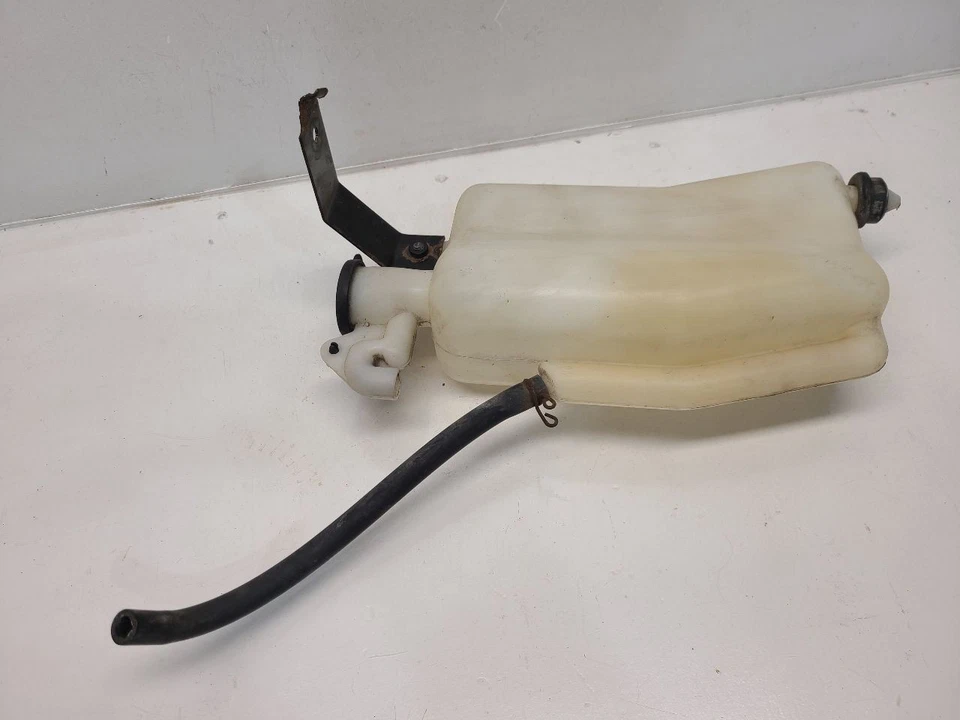 Toyota Tundra 2000-06 (4,7 L/AT) depósito de refrigerante  Foto 4 de 4