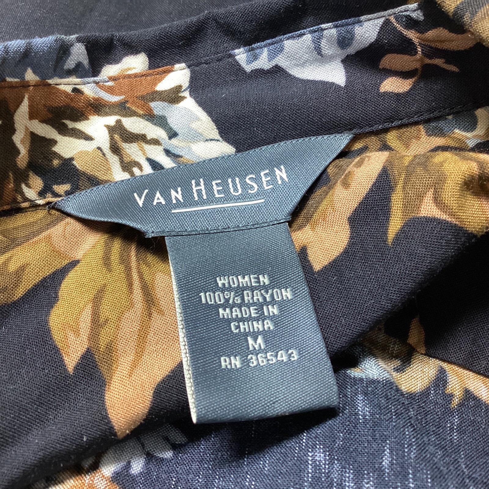 Van Heusen Women's Button Down Long Sleeve Shirt Size Medium Floral Long Sleeve thumbnail 18