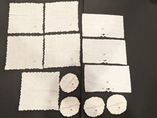 Lotto di 12 tovaglioli da cocktail vintage ricamati in lino gallo e pantofole in vetro vino 