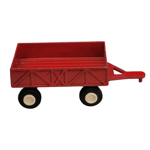 ERTL 1:16 International Harvester Red Silage Forage Wagon + Red Hay Wagon - Picture 8 of 12