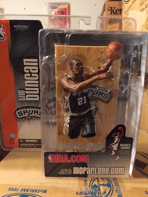 McFarlane NBA 6 TIM DUNCAN CHASE VARIANT- SAN ANTONIO SPURS BLACK