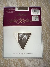 Hanes Silk Reflections Reinforced Toe Pantyhose 716 Barely There Size CD NIP