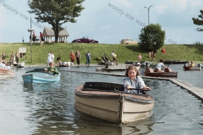 IWC2037 - Isle of Wight - Kinder genießen Kanu See auf Ryde Esplanade - Foto 6x4