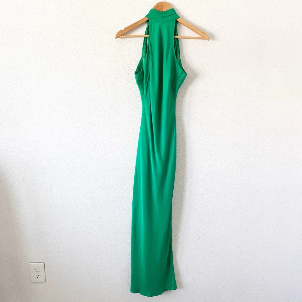 Maxi Vestido Meshki Satinado Drapeado Espalda con Split en Verde Talla L Foto 2 de 4