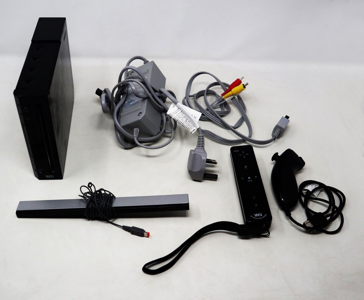 Nintendo Wii Black Console RVL-001 Controller Nunchakus Games Lot