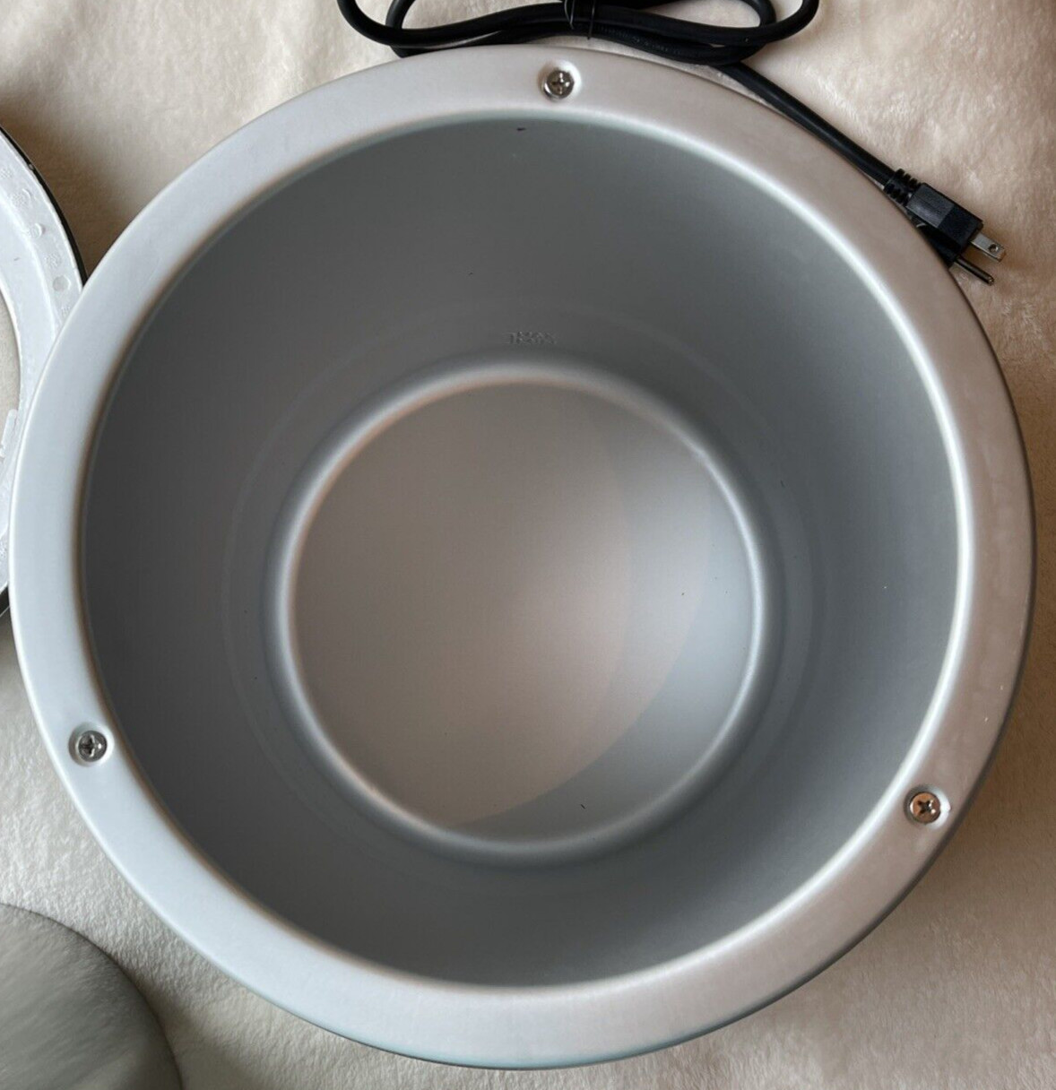 Avantco S30 11 Qt. Black Deluxe Soup Kettle Warmer - 120V, 400W Magnetic Labels